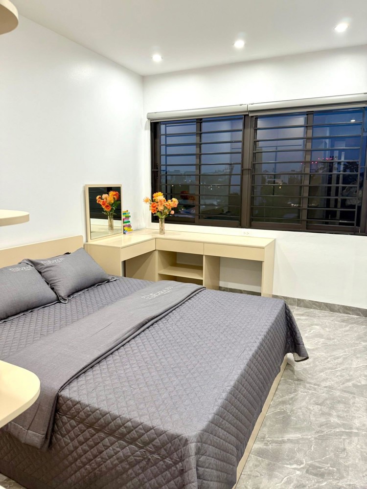 Bán nhà đẹp 45m2 6 tầng thang máy Lê Thanh Nghị, ô tô đỗ cửa, vỉa hè thông thoáng