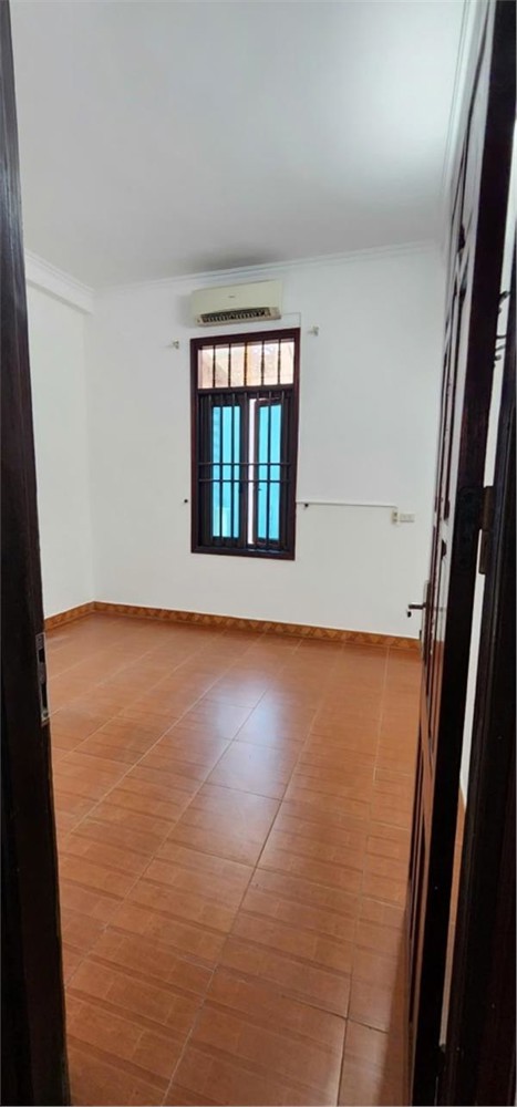 Nhà mặt phố Hoàng Quốc Việt 48m2, 7 tầng, mặt tiền 4.8m, vỉa hè rộng