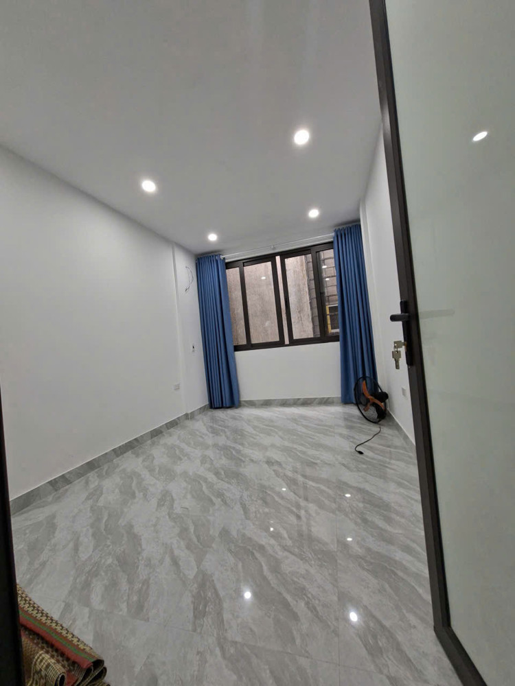 NHÀ ĐẸP Ở NGAY VÀI BƯỚC RA PHỐ, TT QUẬN ĐỐNG ĐA, TIỆN ÍCH BẠT NGÀN Linh Quang 22m, 5T, mt 3m, chỉ