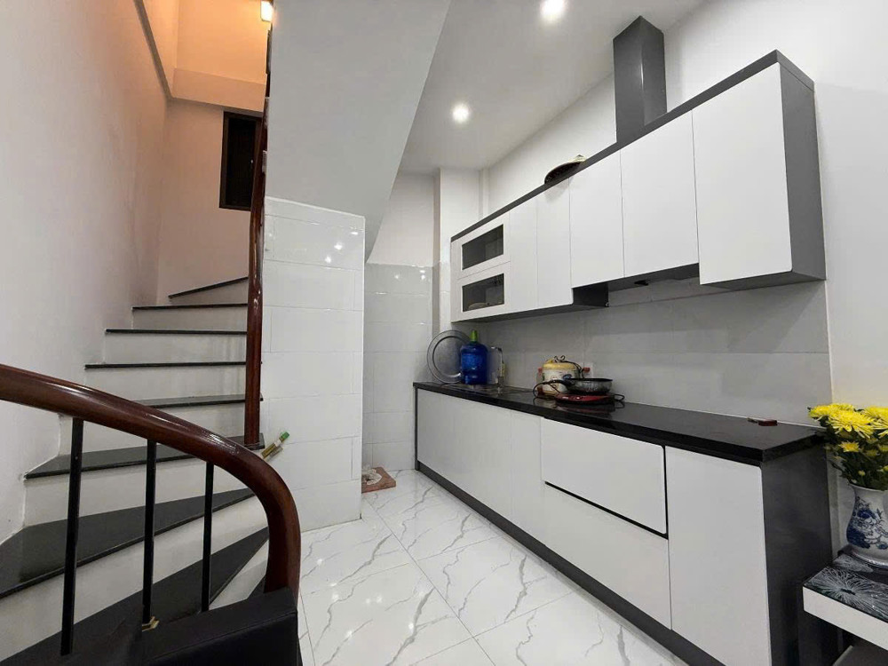NHÀ ĐẸP Ở NGAY VÀI BƯỚC RA PHỐ, TT QUẬN ĐỐNG ĐA, TIỆN ÍCH BẠT NGÀN Linh Quang 22m, 5T, mt 3m, chỉ