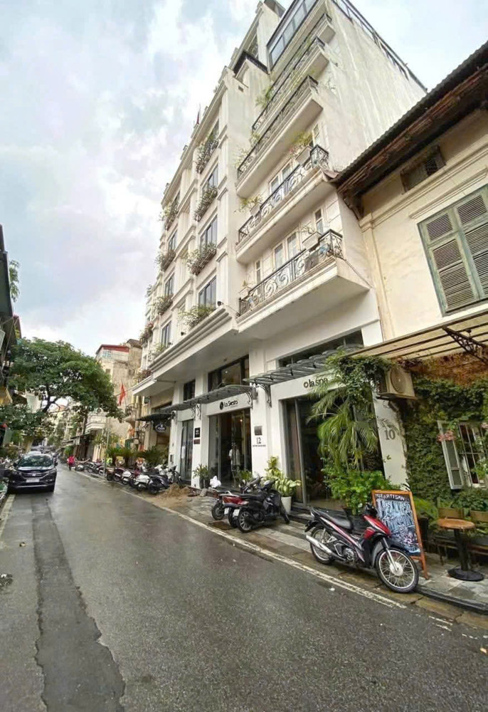 KHÁCH SẠN PHỐ CỔ - ĐẸP RẺ NHẤT HOÀN KIẾM  NẰM NGAY TRÊN CON PHỐ NGUYỄN QUANG BÍCH,CHỢ HÀNG DA
Vị