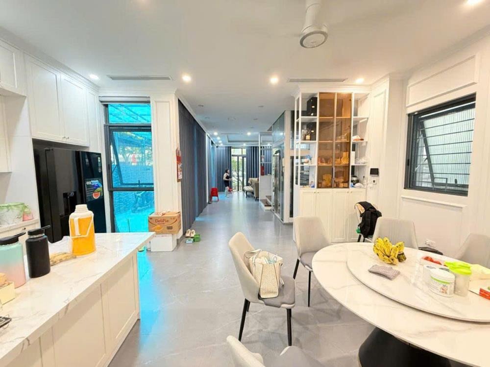 Bán nhà mặt phố Tôn Đức Thắng, Đống Đa - 55m2, Mặt tiền 5.3m - Giá 31.8 tỷ