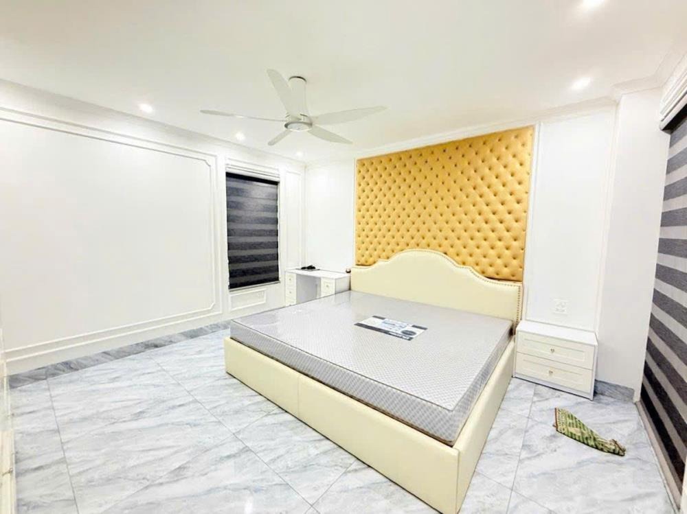 Bán nhà mặt phố Tôn Đức Thắng, Đống Đa - 55m2, Mặt tiền 5.3m - Giá 31.8 tỷ
