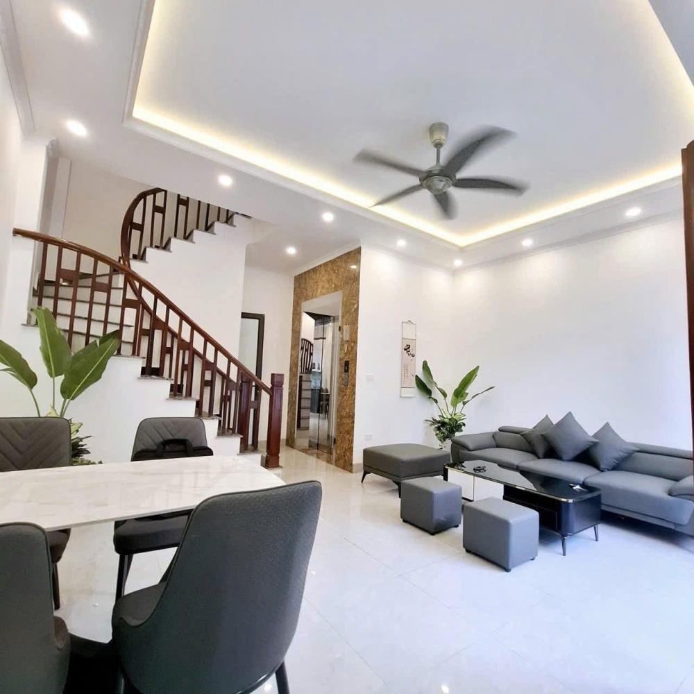 Bán Nhà 5 Tầng, 50m², Thang Máy, Gần Ô Tô - Giá 11 Tỷ