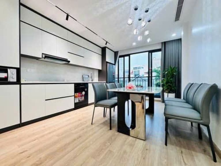 Bán nhà Cầu Giấy 6 Tầng, Thang Máy, 30m ra Phố Khúc Thừa Dụ - Giá 16.95 tỷ