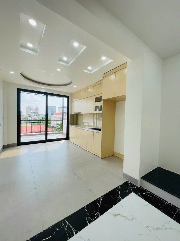 Bán nhà Âu Cơ 6 Tầng, Thang Máy, Kinh Doanh - Giá 11 Tỷ