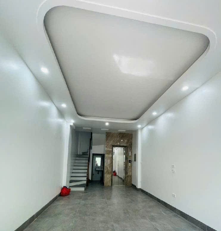 Bán nhà Âu Cơ 6 Tầng, Thang Máy, Kinh Doanh - Giá 11 Tỷ