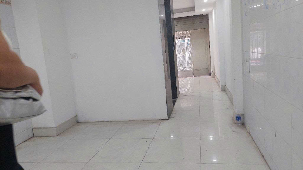 Bán Nhà Lạc Long Quân  Siêu phẩm 50m, 6 tầng, cầu thang máy nhập khẩu, oto đỗ cửa!