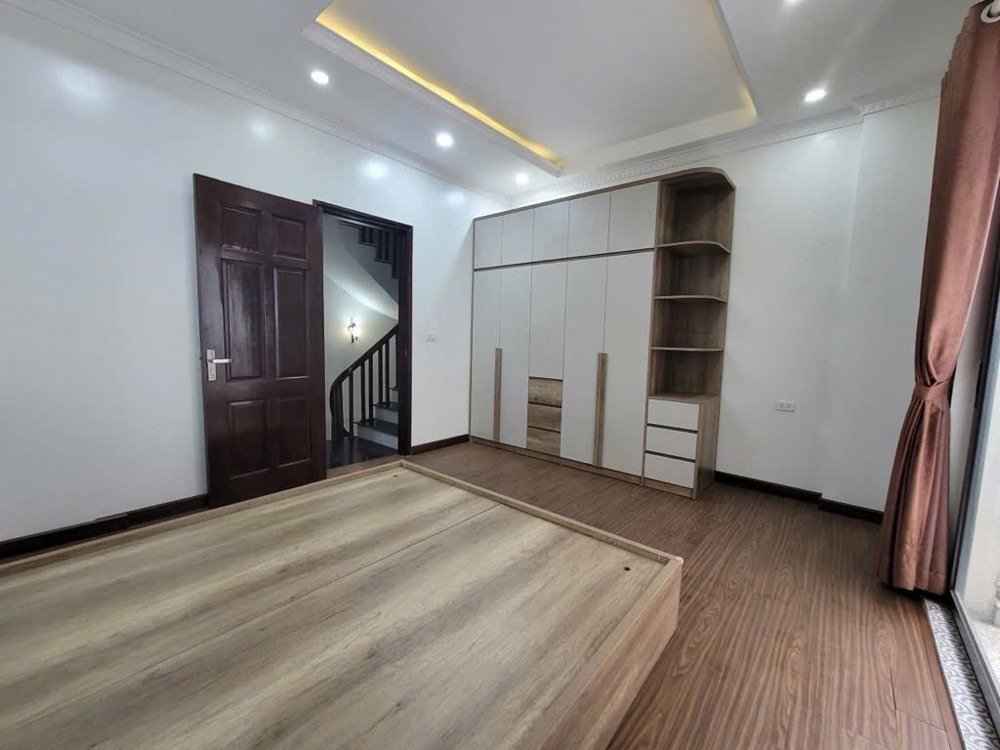 BÁN NHÀ KẺ TẠNH, LONG BIÊN-MỚI TINH-FULL NỘI THẤT, 36M, NHỈNH 6 TỶ(TL)