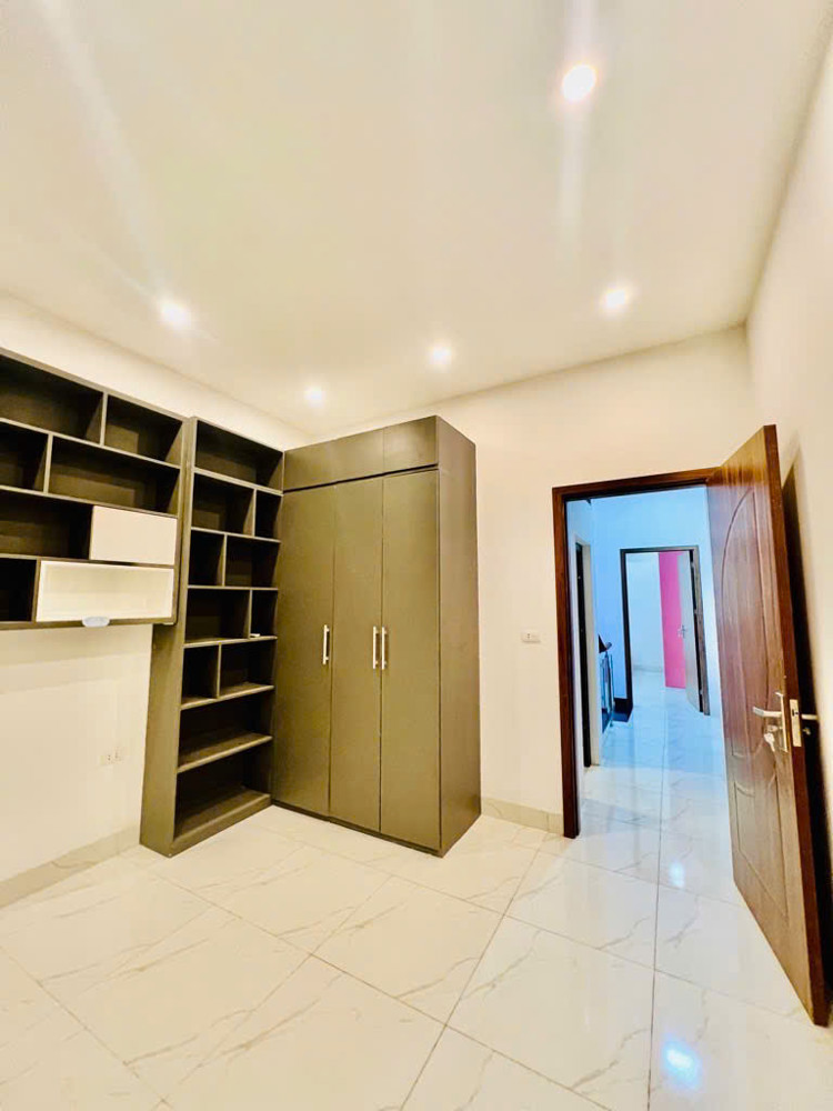BÁN NHÀ GIA QUẤT LONG BIÊN-MT ĐẸP-DÂN XÂY-36M-NHỈNH 5 TỶ(TL)