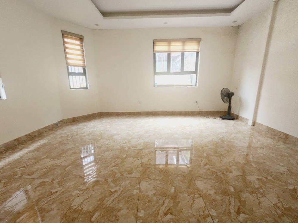 MAI DỊCH 32M x MT 4M GIÁ 8,5 TỶ-LÔ GÓC NGÕ THÔNG KINH DOANH,Ô TÔ QUA NHÀ