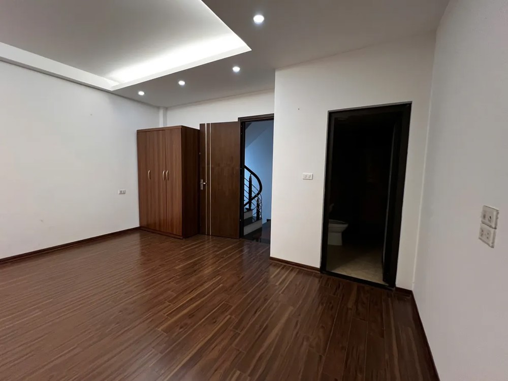 NHÀ MƯỚI Ở LUÔN ĐẦU PHỐ Ngọc Thụy 30m2 X 5 tầng 6.8  tỷ Long Biên Hà Nội