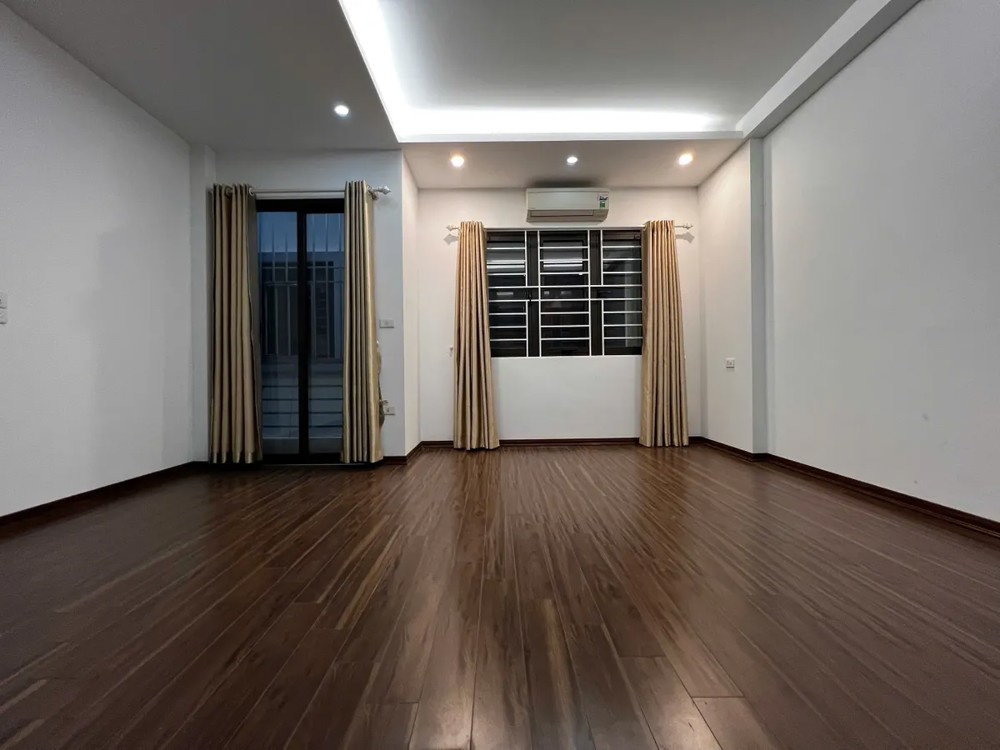 NHÀ MƯỚI Ở LUÔN ĐẦU PHỐ Ngọc Thụy 30m2 X 5 tầng 6.8  tỷ Long Biên Hà Nội
