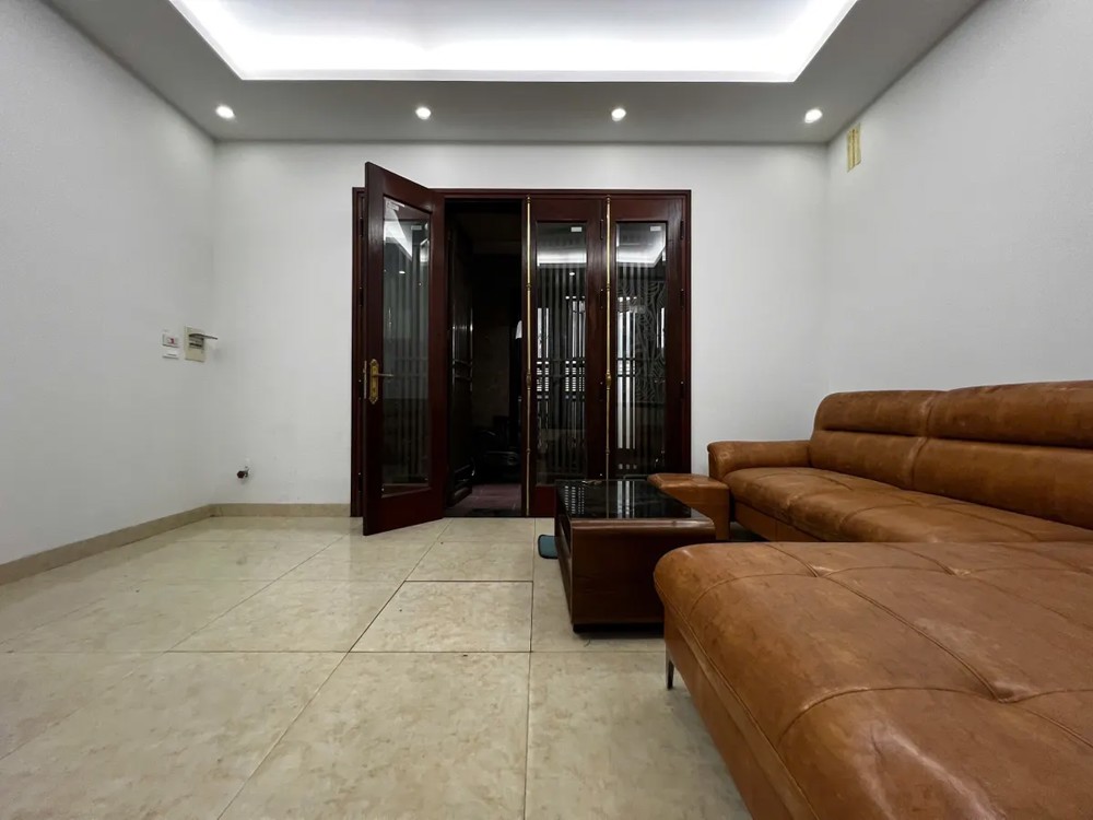 NHÀ MƯỚI Ở LUÔN ĐẦU PHỐ Ngọc Thụy 30m2 X 5 tầng 6.8  tỷ Long Biên Hà Nội