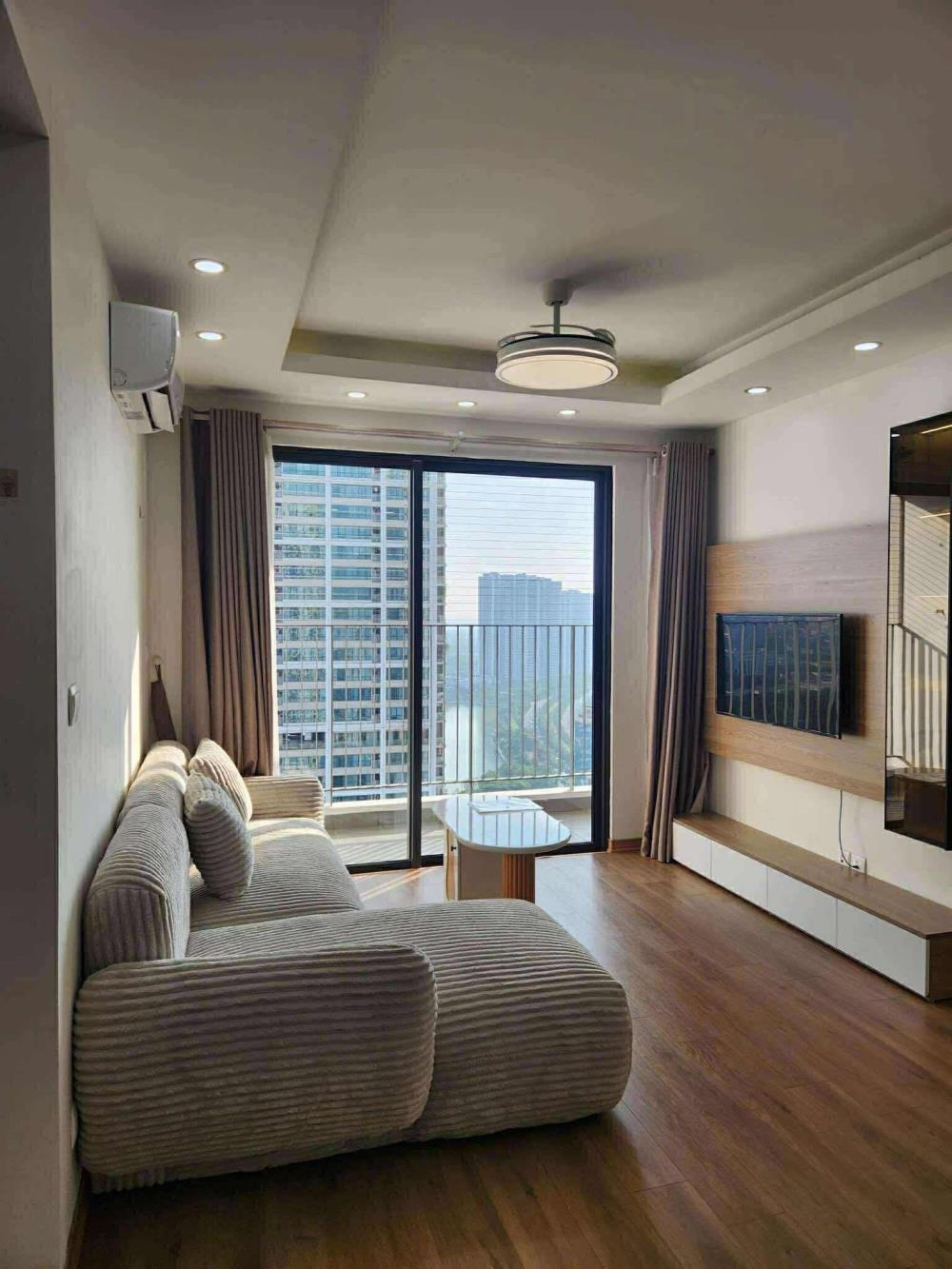 Bán Căn Hộ Vinhomes D’Capitale 3PN - 93m2 - View Đẹp - Giá Tốt