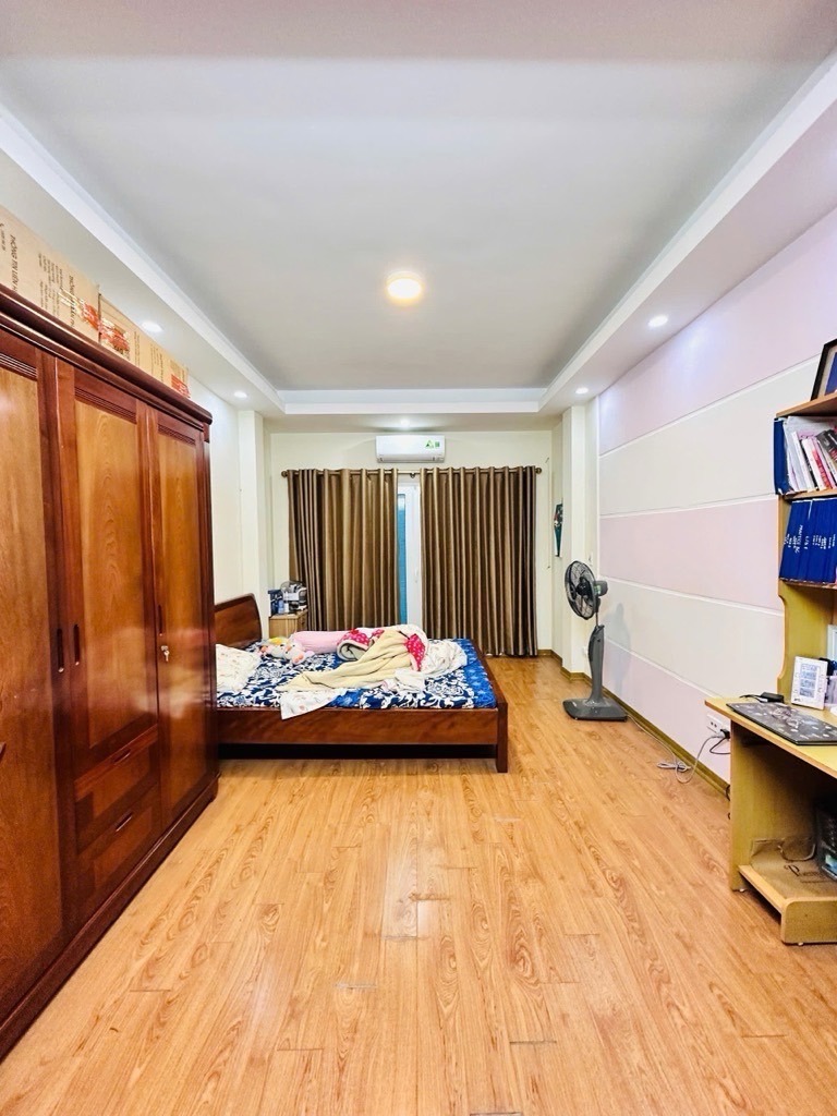 Nhà Cầu Giấy 5 Tầng, 4 Ngủ, 35m2 - Giá 7.9 Tỷ - Vị Trí Đỉnh