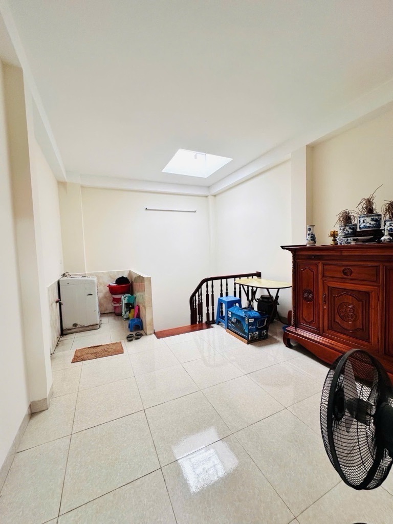 Nhà Cầu Giấy 5 Tầng, 4 Ngủ, 35m2 - Giá 7.9 Tỷ - Vị Trí Đỉnh