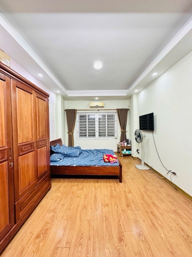 Nhà Cầu Giấy 5 Tầng, 4 Ngủ, 35m2 - Giá 7.9 Tỷ - Vị Trí Đỉnh
