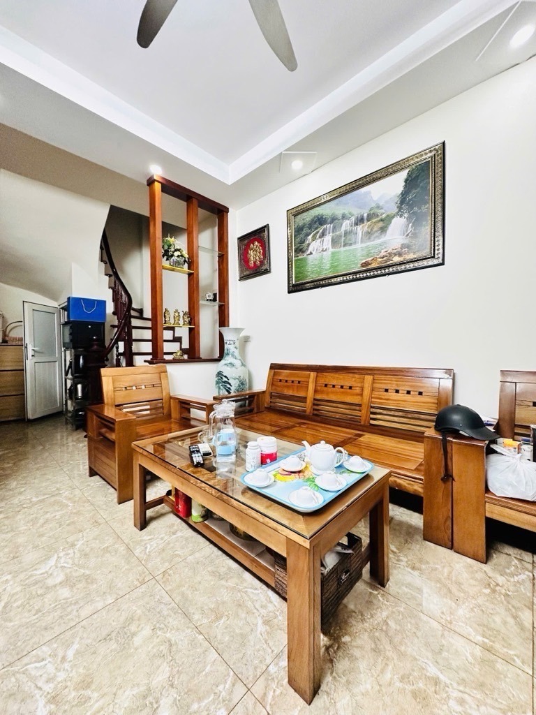 Nhà Cầu Giấy 5 Tầng, 4 Ngủ, 35m2 - Giá 7.9 Tỷ - Vị Trí Đỉnh