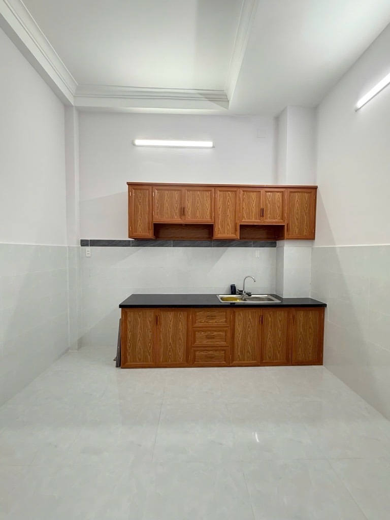 Bán nhà gần chợ Tân Bình, 4 tầng, 6.95 tỷ - Vị trí đẹp, tiện ích đầy đủ