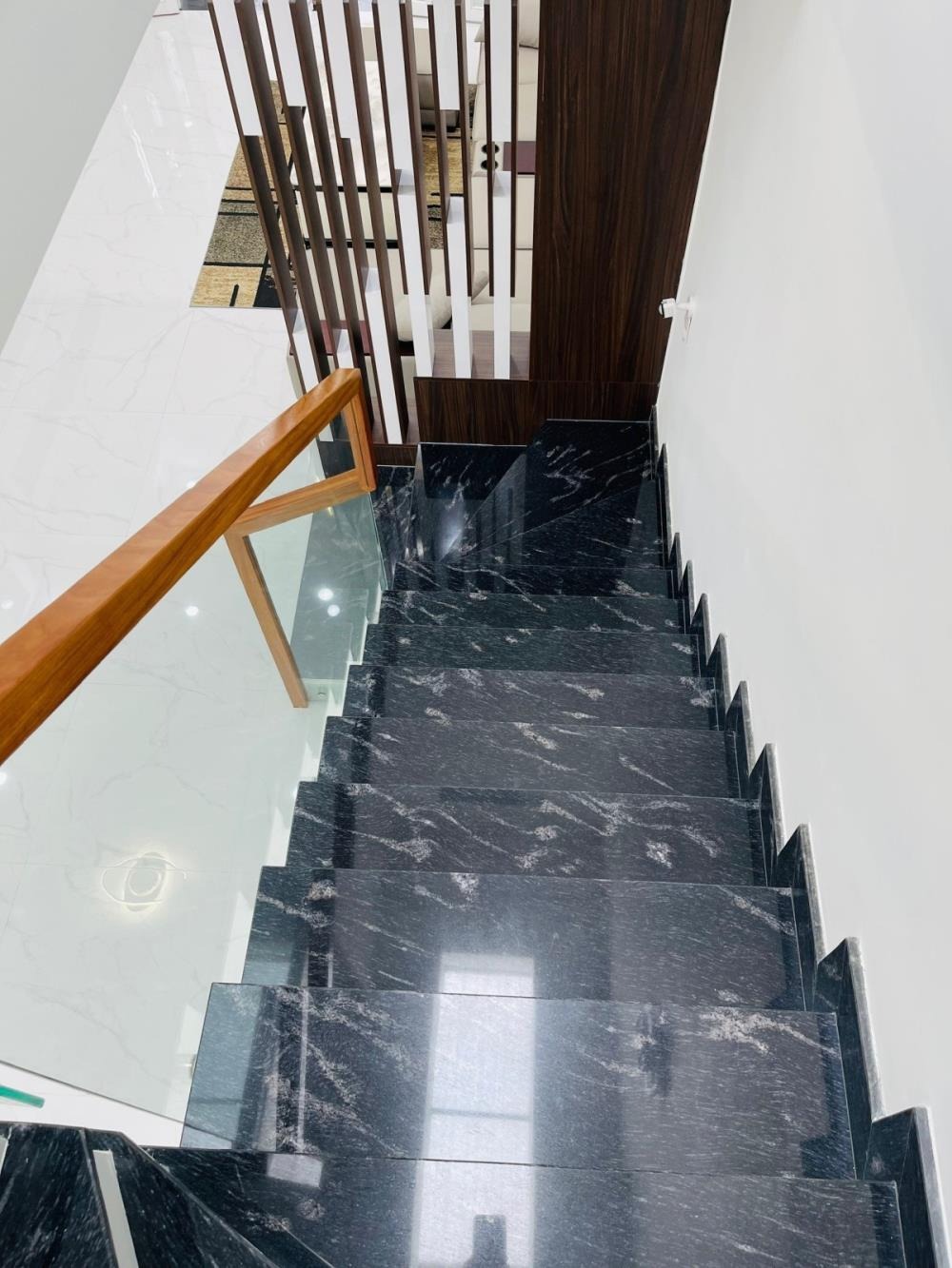 Nhà Mới Đẹp Chu Văn An - 88m2, 3PN, Xe Hơi Vào Nhà - Giá Chỉ 12 Tỷ