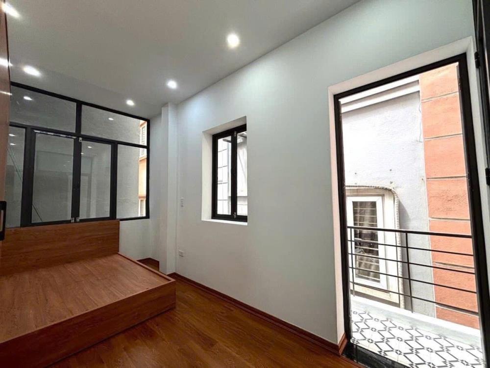 Nhà Góc 22m² 6 Tầng, Đội Cấn - Vị Trí Đẹp, Full Ánh Sáng