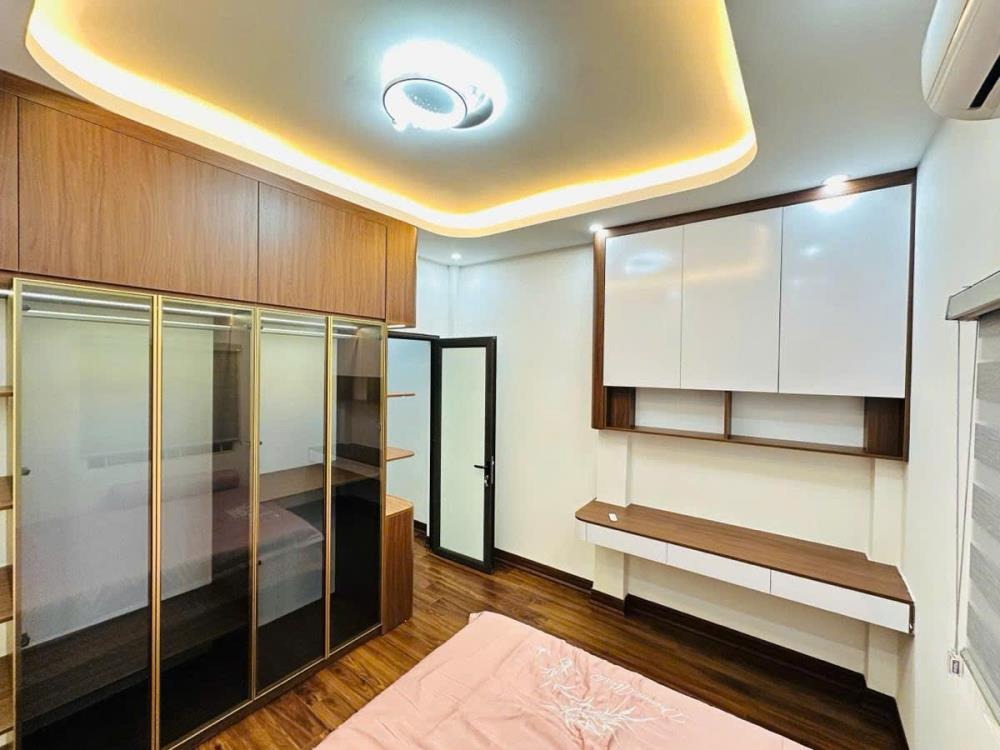 Nhà Mặt Phố Tôn Đức Thắng Đống Đa - 50m2, Giá 31.8 Tỷ - Vị Trí Đắc Địa