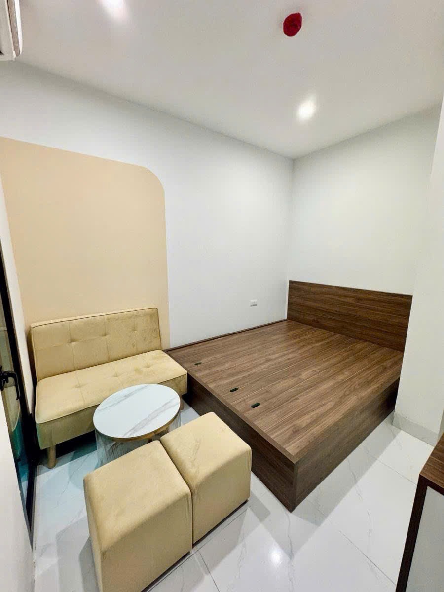 Bán nhà mặt phố Tôn Đức Thắng 43m2, 4 tầng, mặt tiền 5.3m - Vị trí đắc địa, giá tốt