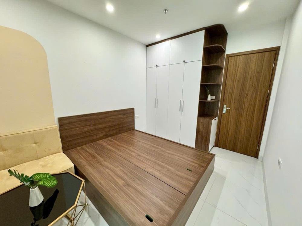 Bán nhà mặt phố Tôn Đức Thắng 43m2, 4 tầng, mặt tiền 5.3m - Vị trí đắc địa, giá tốt