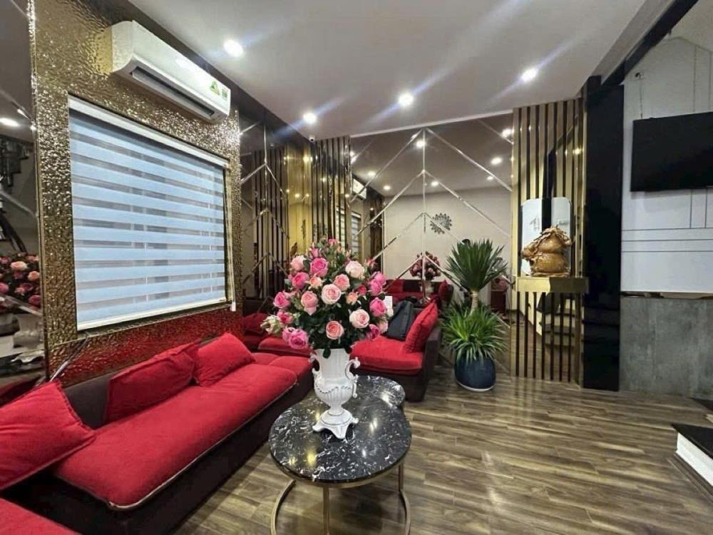 Bán nhà Nguyễn Chí Thanh 47m2, 5 Tầng, Thang Máy, Phân Lô, Ô Tô Tránh Giá 20 Tỷ