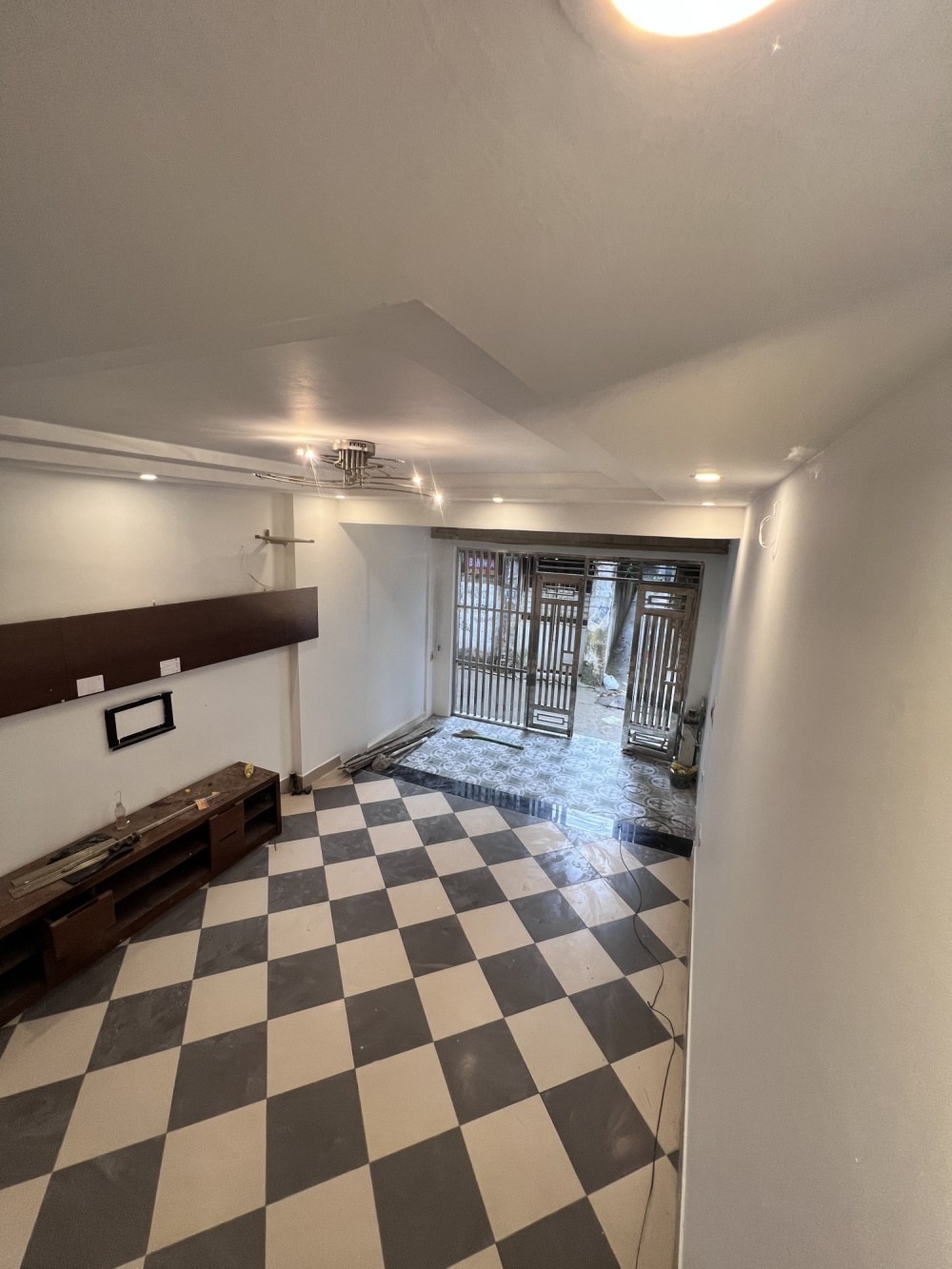 Bán nhà Nguyễn Văn Cừ, Long Biên - 2 Tầng, 65m², Ô Tô Vào Nhà - Giá 11 Tỷ