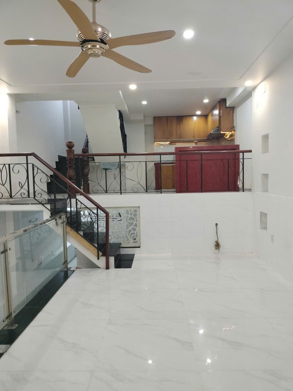 Bán Nhà 4 Tầng Bình Tân - 5m Ngang - Vị Trí Đắc Địa