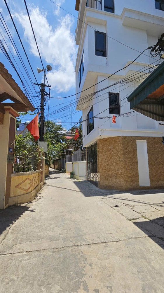 Duy nhất căn 5 tầng  tân lập. đan phượng. hà nội. lô góc đường rộng .ô tô vào nhà
Diện tích 43,3m