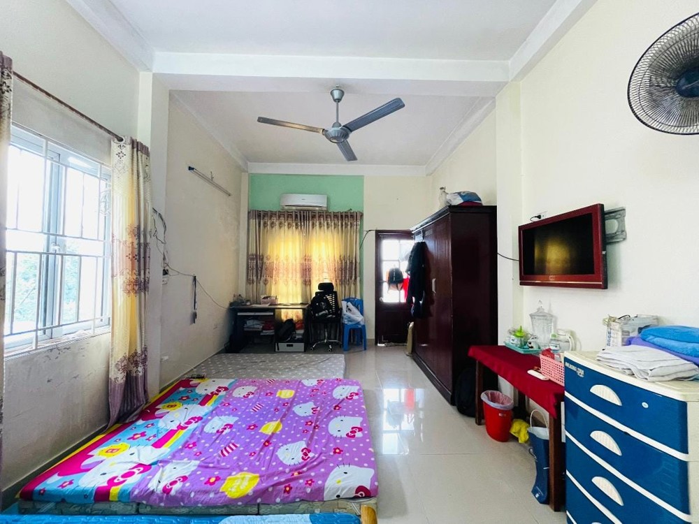 12,2 Tỷ: Nhà 4 tầng, 54m nở hậu, MT 5m; 15m ra phố Kim Giang; ô tô qua nhà; kinh doanh quá đẹp