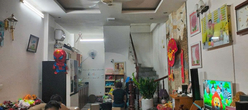 11,2 Tỷ: nhà 4 tầng, 49m nở hậu, MT 4m; 15m ra phố Kim Giang; ô tô qua nhà; kinh doanh quá đẹp