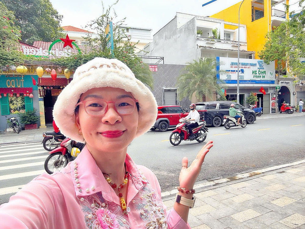 BÁN NHÀ 2 TẦNG MẶT TIỀN KD ĐƯỜNG CÔ BẮC, QUẬN 1 - 11M*24M - SỔ HỒNG VUÔNG ĐẸP - GIANG