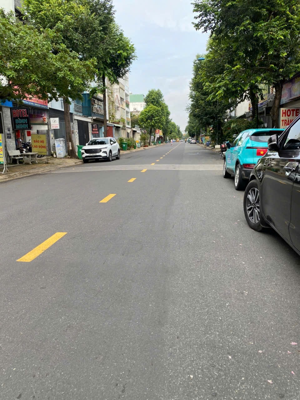 Bán Nhà 3 Lầu Quận 9 - 100m2, Thu Nhập 30tr/Tháng - Vị Trí Đắc Địa