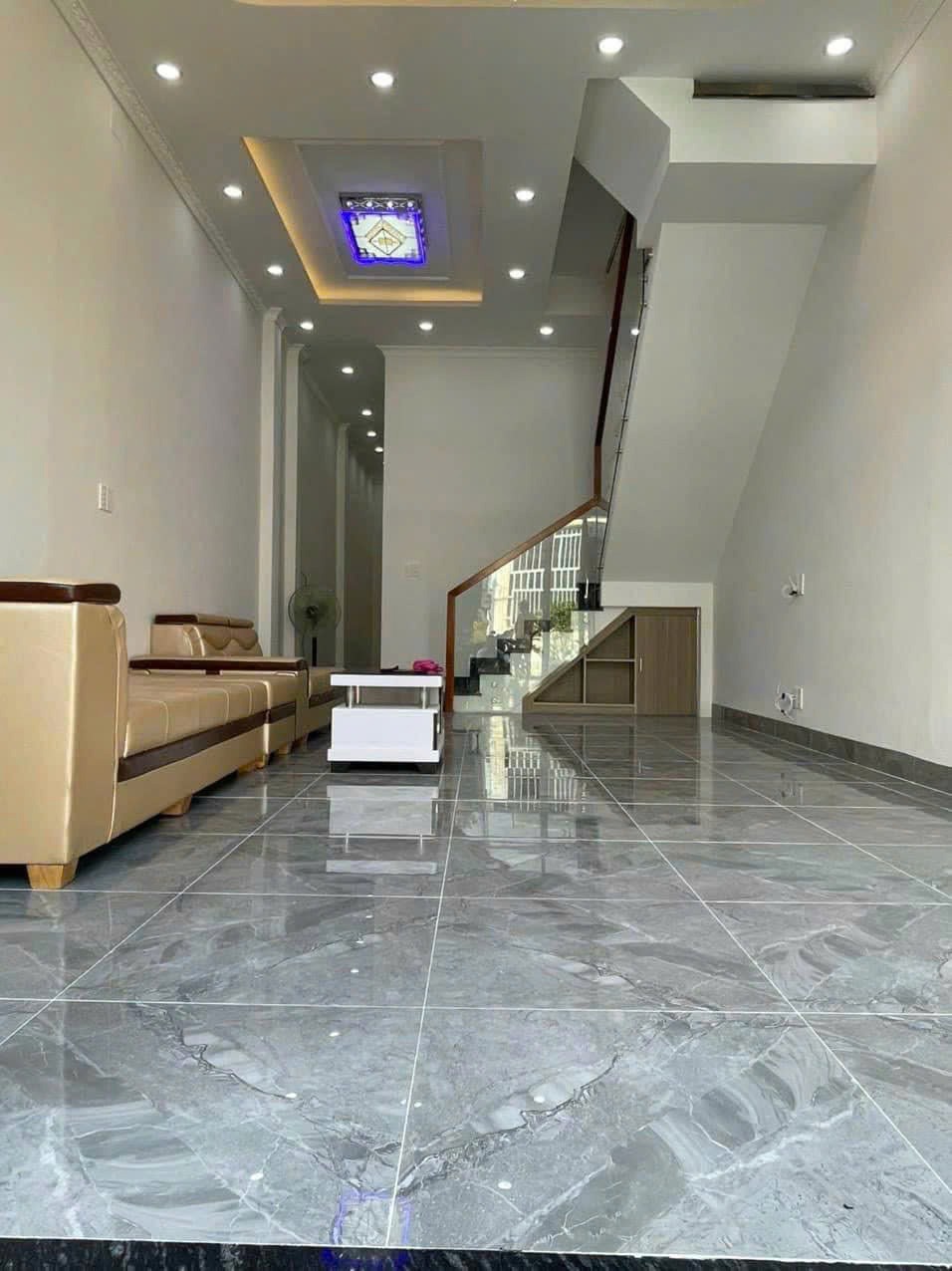 Bán nhà đường Phạm Văn Bạch, Tân Bình - 63.6m2 - 3.65 tỷ - Vị trí đẹp, gần chợ