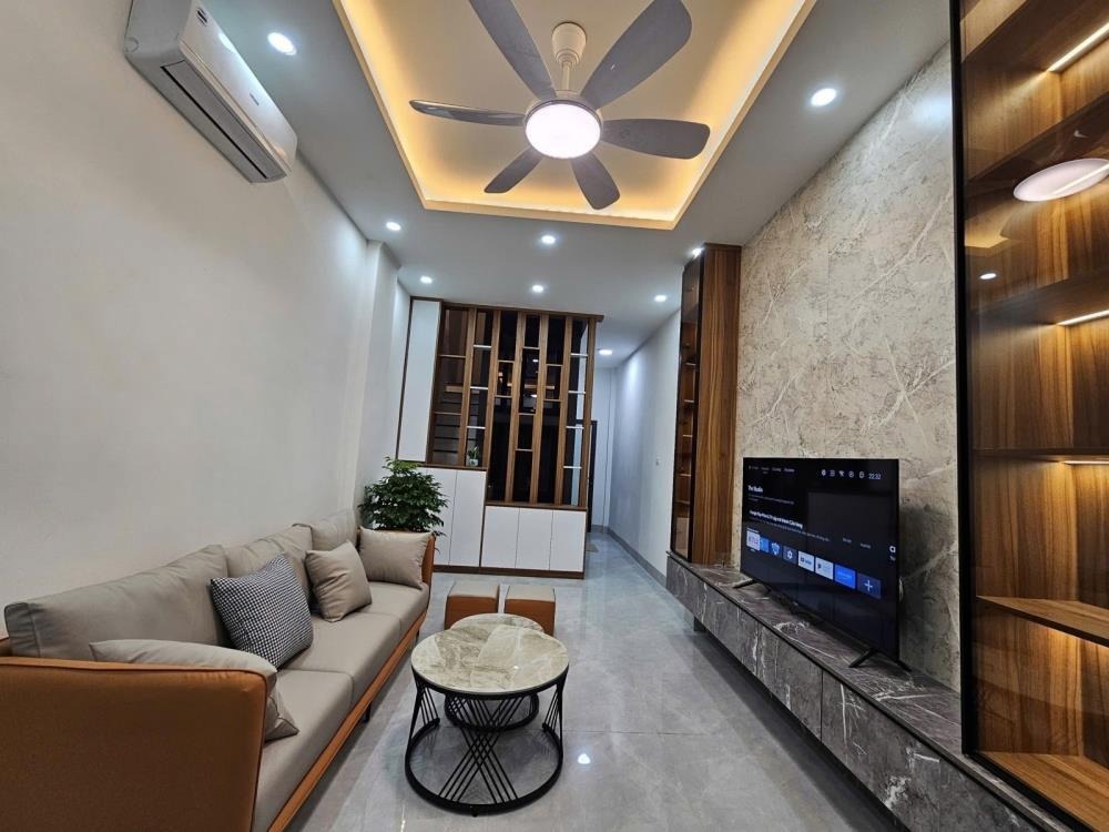 Bán nhà phố Đống Đa - Đông Tác 5 tầng, thang máy, full nội thất, 10m ô tô