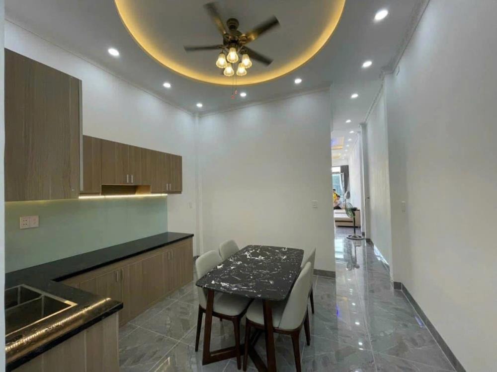 Bán nhà đường Phạm Văn Bạch, Tân Bình - 63.6m2 - 3.65 tỷ - Vị trí đẹp, gần chợ