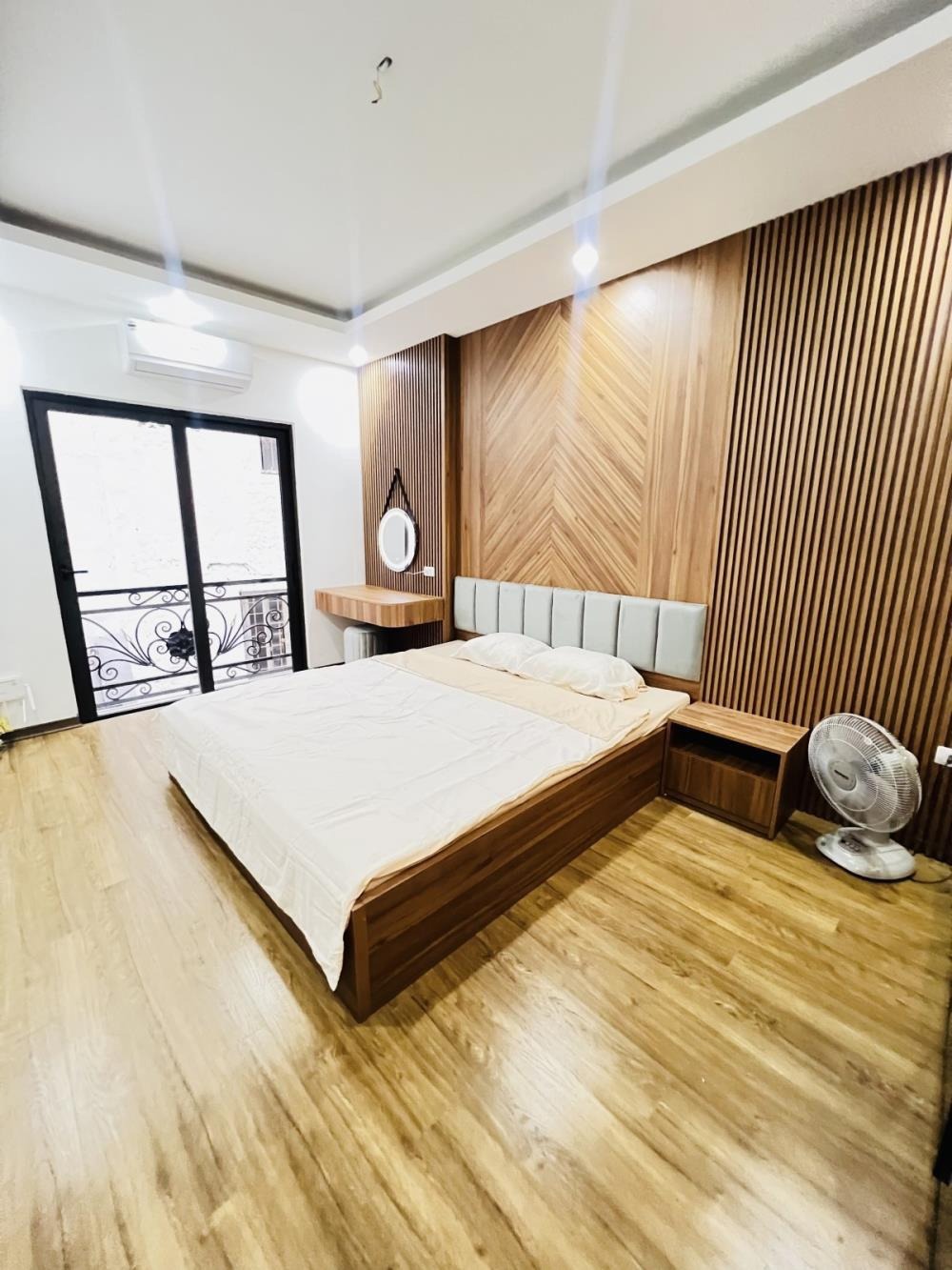 Bán nhà phố Đống Đa - Đông Tác 5 tầng, thang máy, full nội thất, 10m ô tô