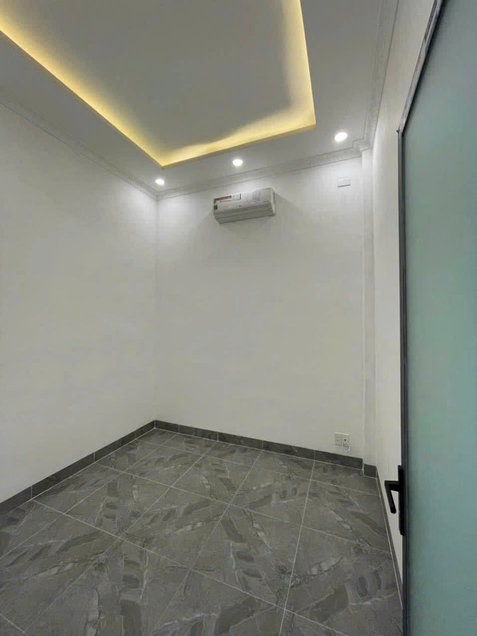 Bán nhà đường Phạm Văn Bạch, Tân Bình - 63.6m2 - 3.65 tỷ - Vị trí đẹp, gần chợ