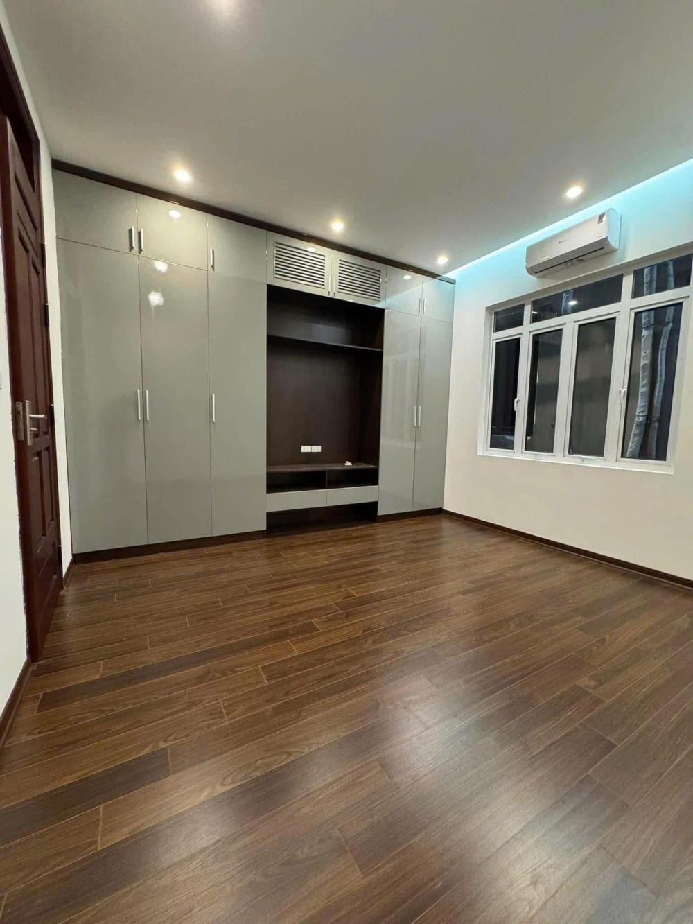 Bán nhà phố Lê Trọng Tấn 57m² x 5 tầng, thang máy, mặt tiền rộng, giá 19 tỷ