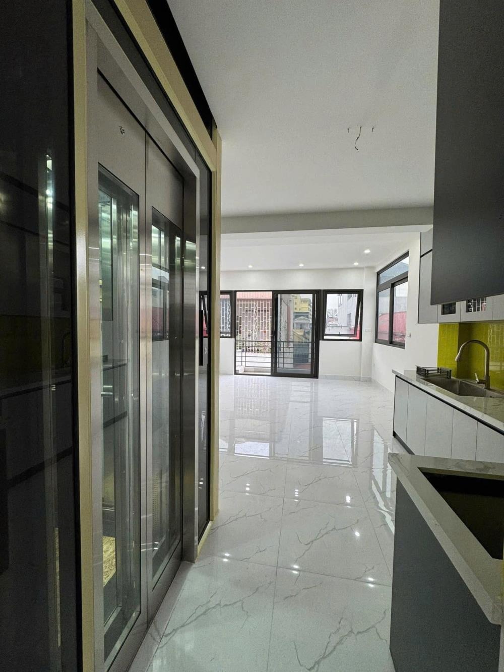 Bán nhà phố Lê Trọng Tấn 57m² x 5 tầng, thang máy, mặt tiền rộng, giá 19 tỷ