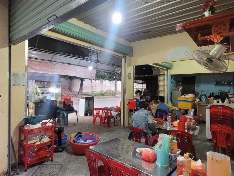 Bán nhà mặt phố An Bình, Dĩ An, TP HCM. DT 183m2, 2 tầng, 20 phòng. Sổ hồng, giá 8.5 tỷ