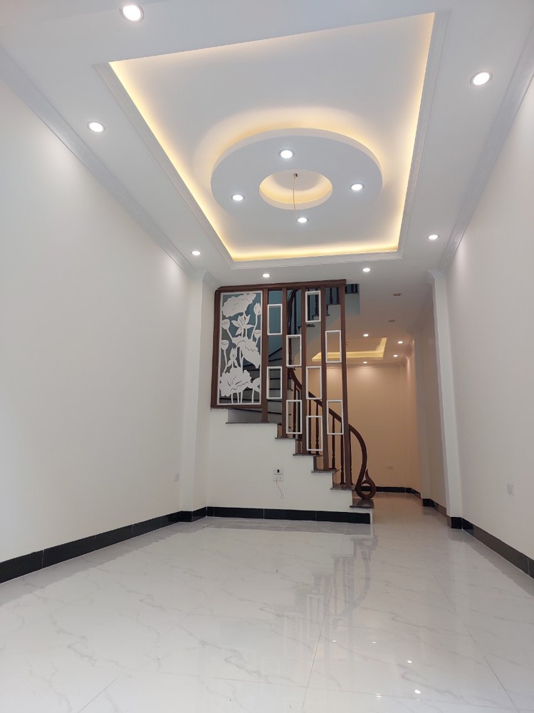 🏠 Nhà mới 40m² x 5 tầng – Cạnh Nhổn