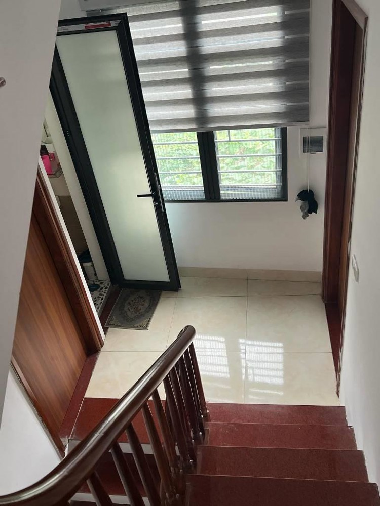 Nhà mới Kẻ Vẽ 40m2, 5 tầng, lô góc, sân để ô tô riêng
