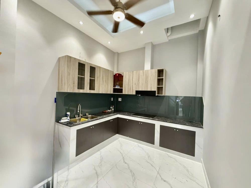 Bán Gấp Nhà Đồng Đen, Tân Bình - 4 Tầng, Hẻm Ô Tô, Giá 6.2 Tỷ