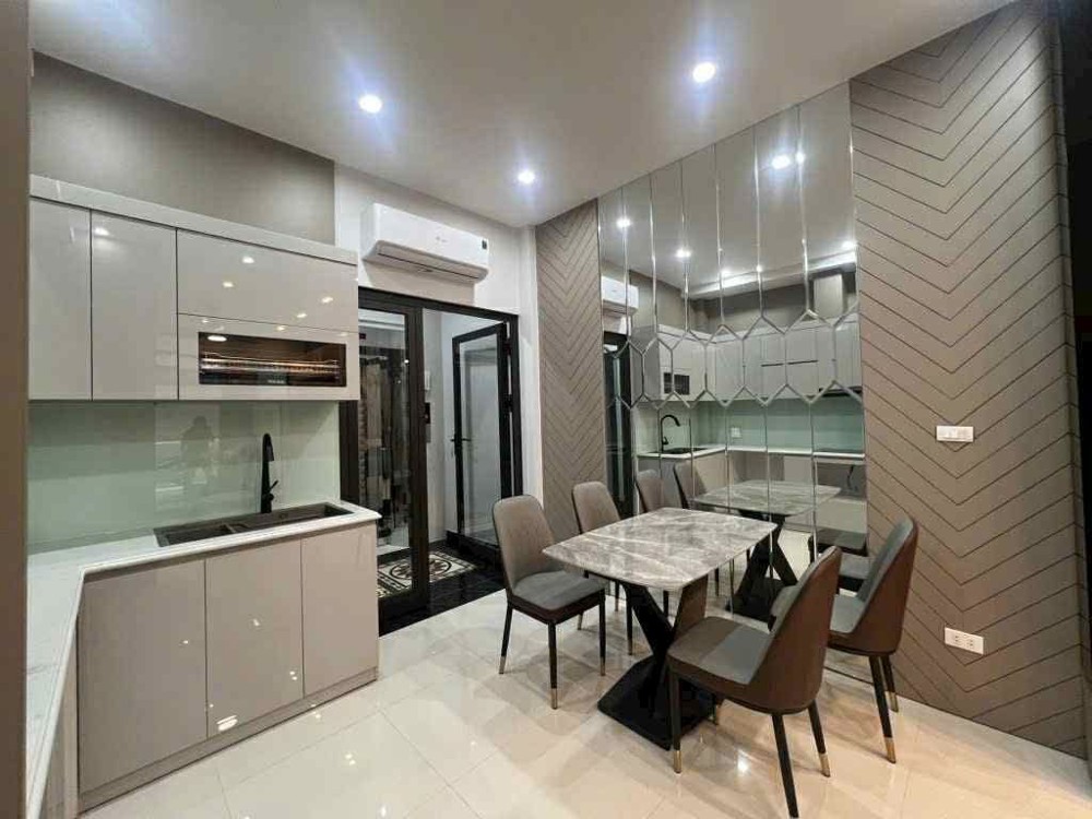 BỒ ĐỀ -HỒNG TIẾN 53M-X5 TẦNG-THANG MÁY -FULL NỘI THẤT-Ô TÔ VÀO TẬN CỬA