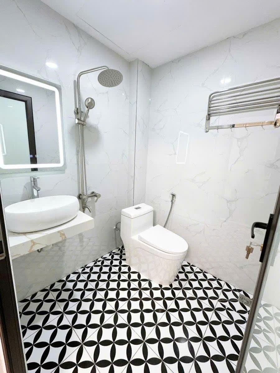 Nhà Mặt Hồ Mai Anh Tuấn - 33 Tỷ - Vị Trí Độc Bản Tại Đống Đa